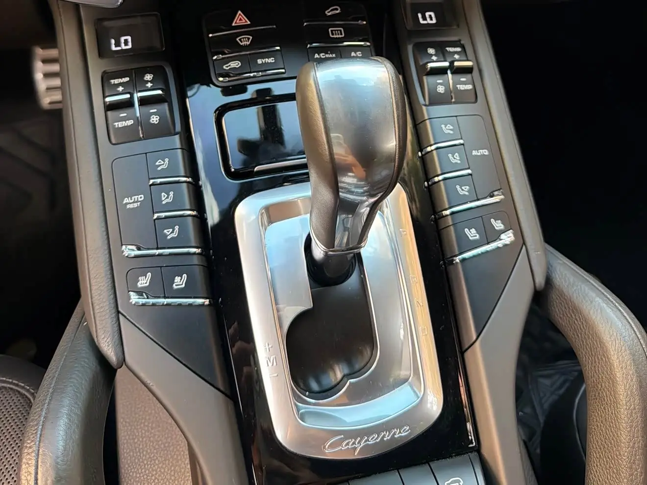 Porsche Cayenne 2015 — Photo 14/17