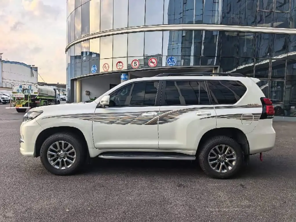 Toyota Prado 2019 — Photo 3/9