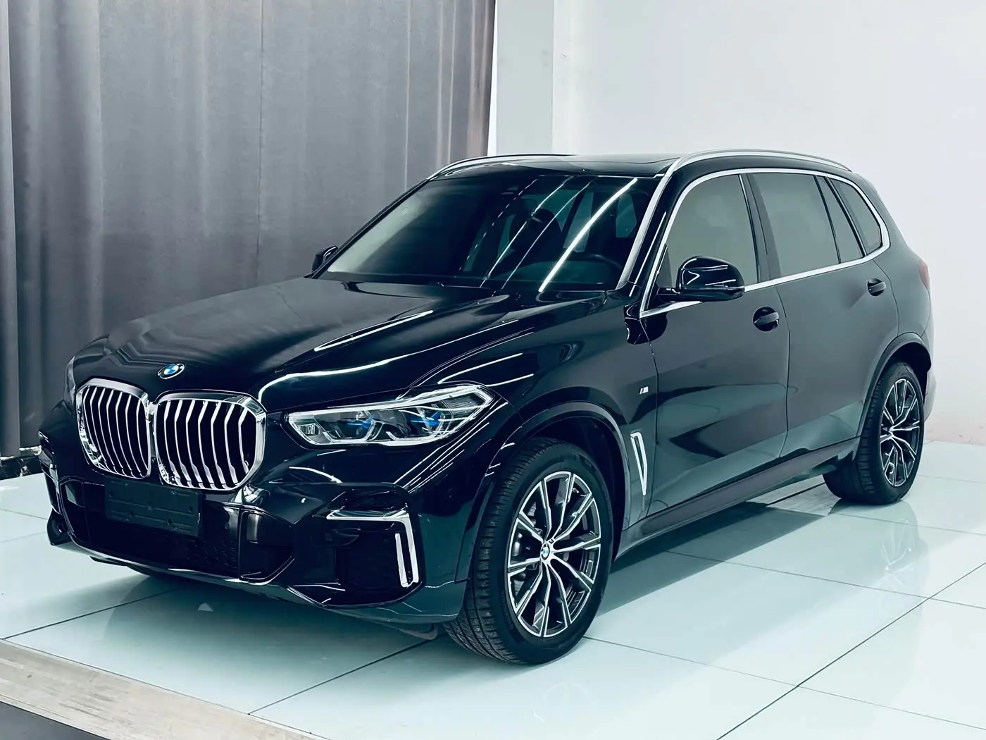 BMW X5 2023 — Фото 2/20