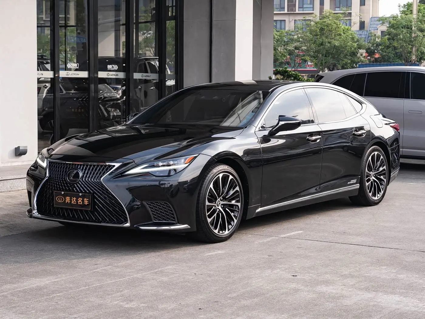 Lexus LS 2021 — Şəkil 1/20