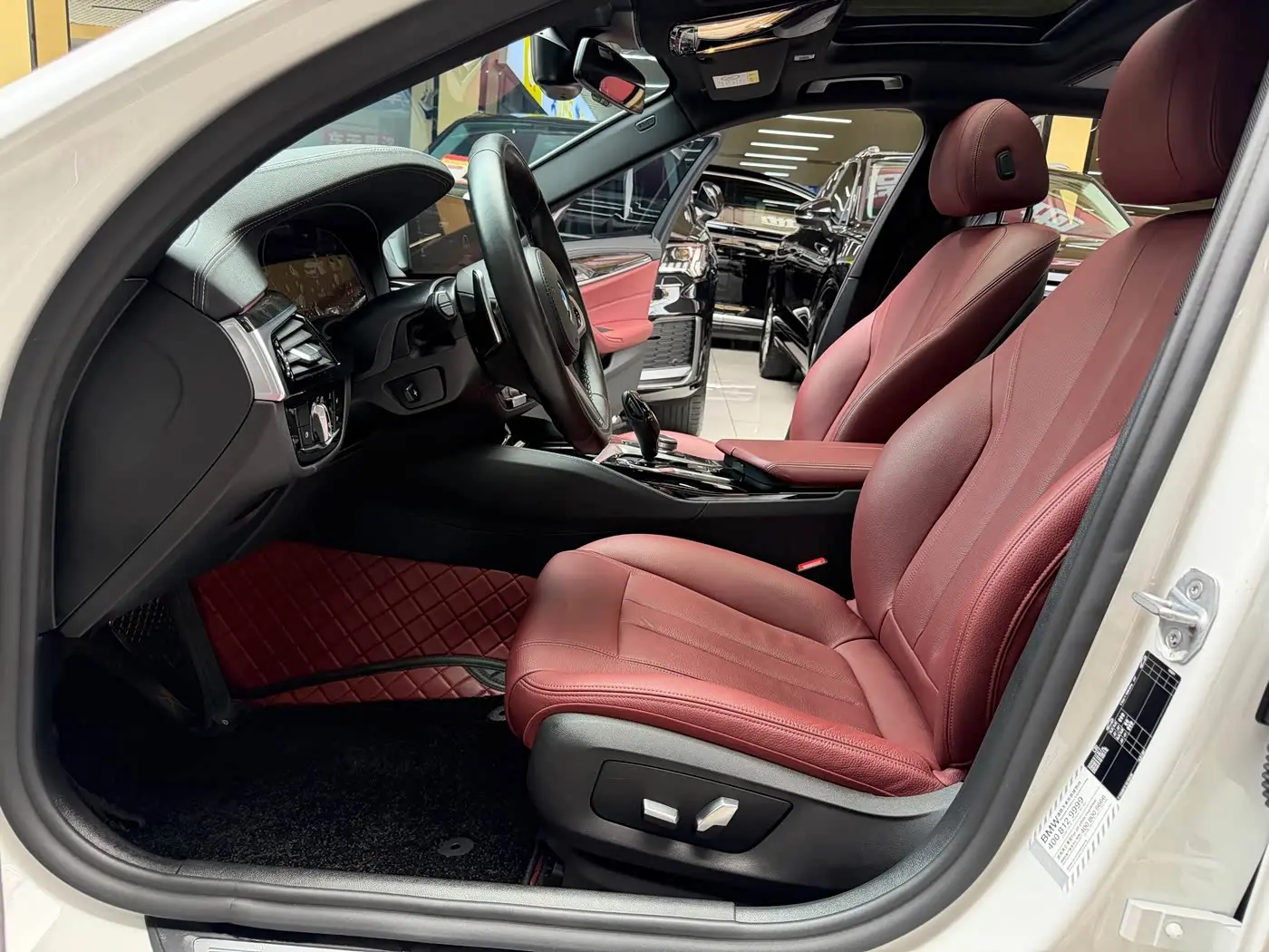BMW 5 Series 2020 — Photo 11/20