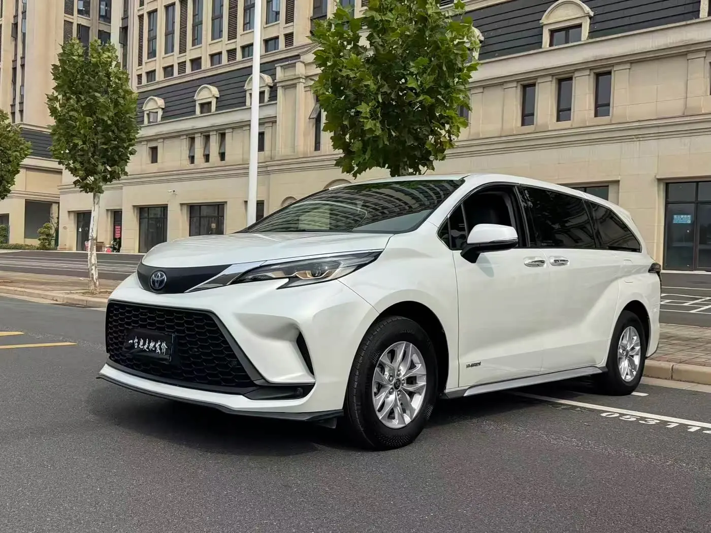 Toyota Granvia 2024 — Photo 3/17