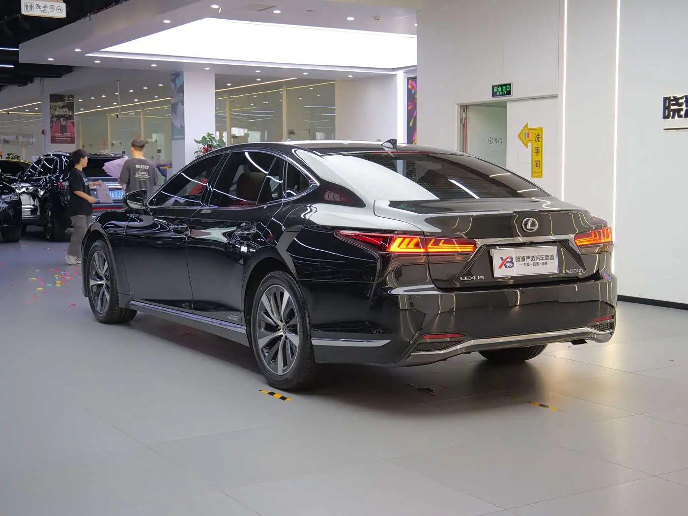 Lexus LS 2022 — Photo 4/19