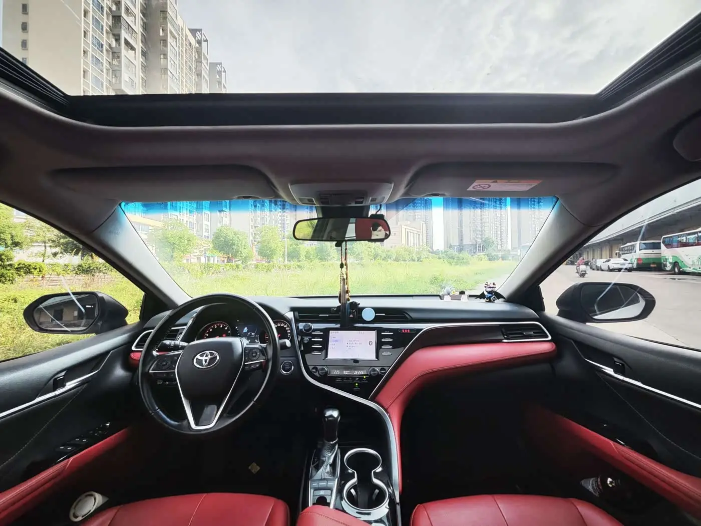 Toyota Camry 2018 — Photo 9/15
