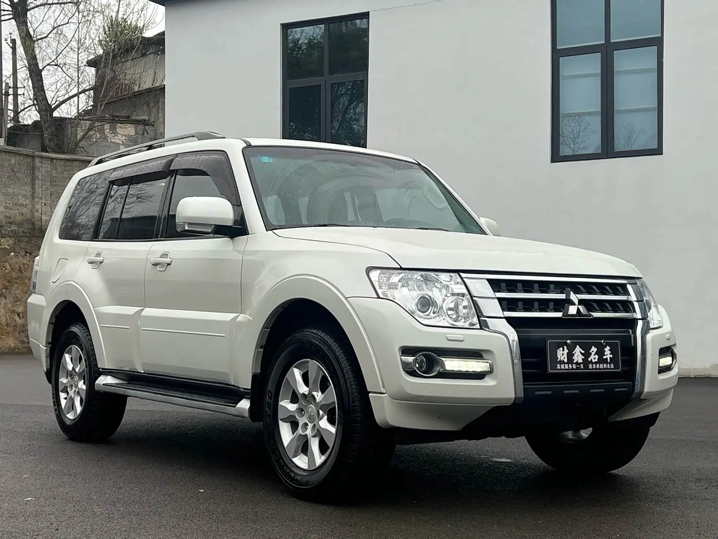 Mitsubishi Pajero 2018 — Photo 3/17