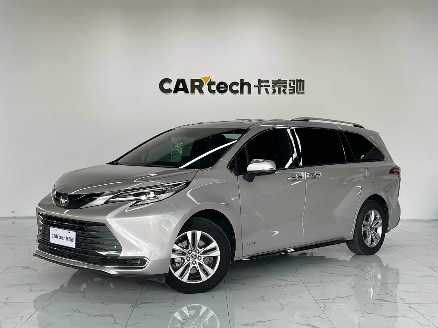 Toyota Sienna 2022 — Photo 1/20