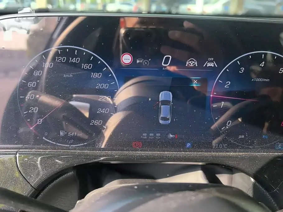 Mercedes-Benz E-Class 2025 — Photo 14/16