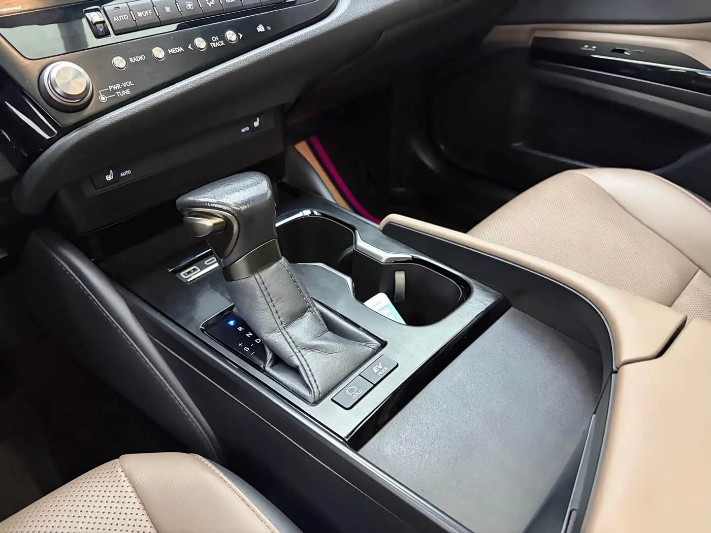 Lexus ES 2023 — Şəkil 10/18