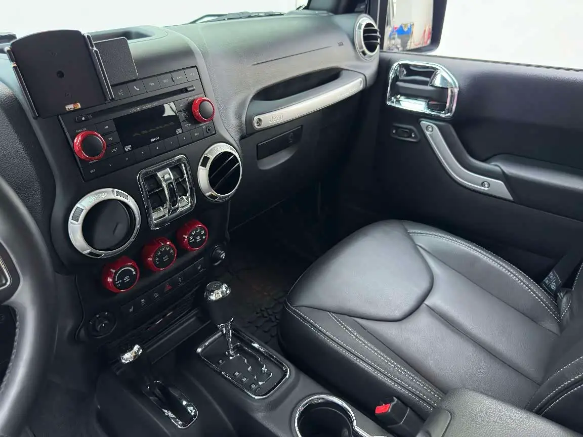 Jeep Wrangler 2016 — Фото 18/20
