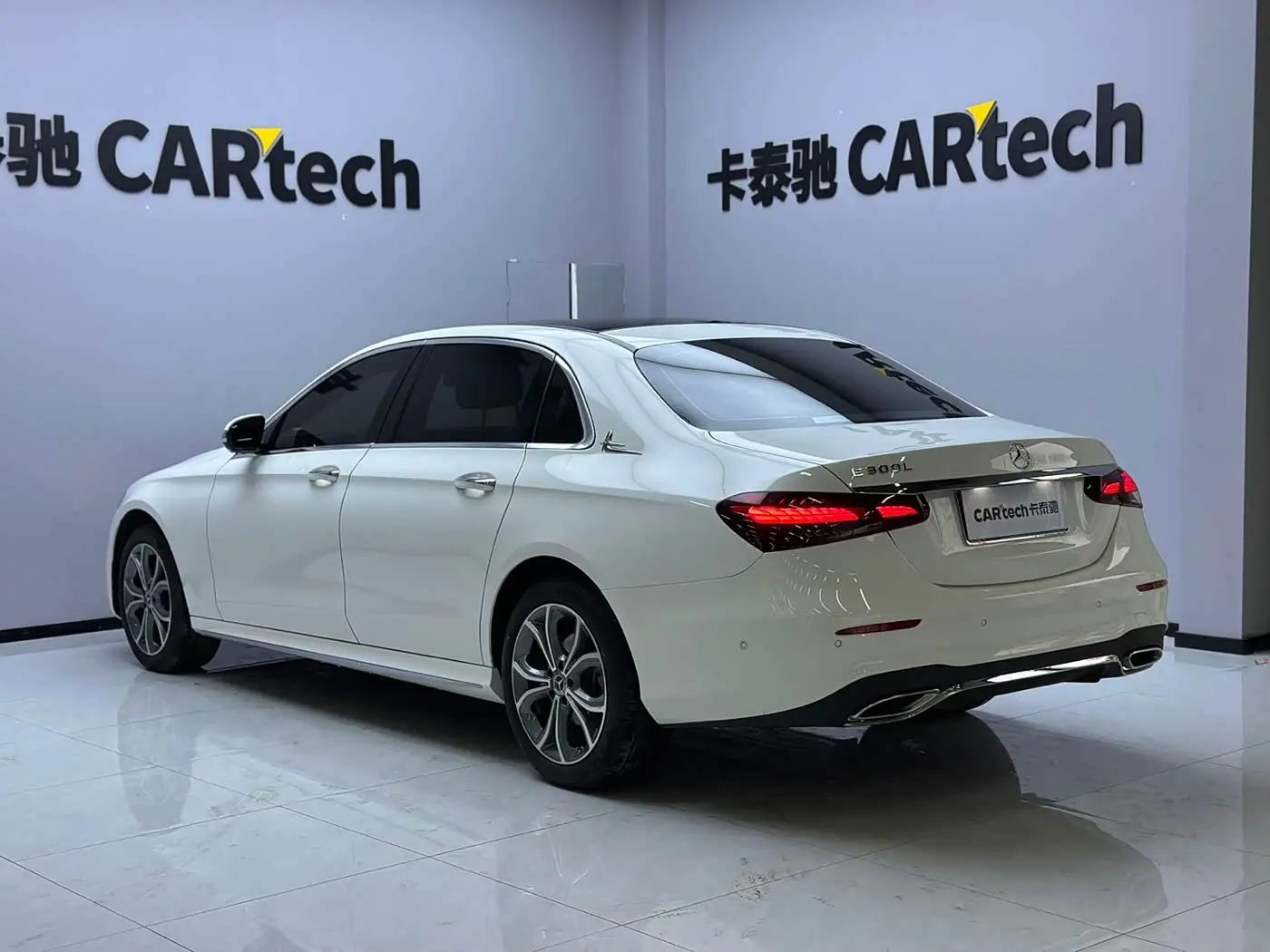 Mercedes-Benz E-Class 2023 — Photo 5/16