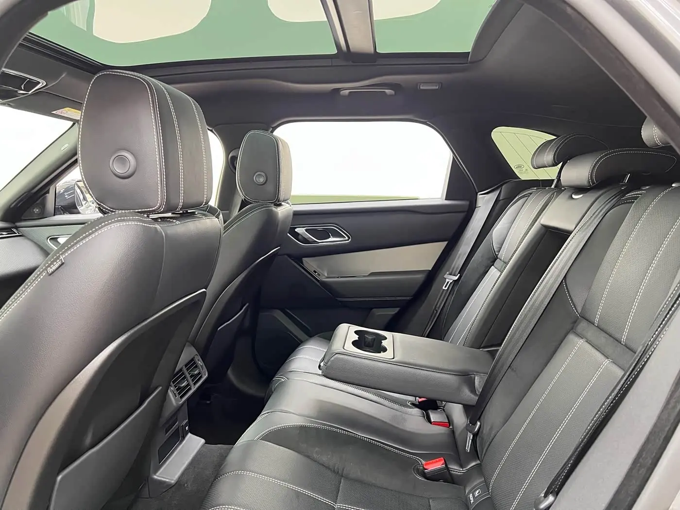 Land Rover Range Rover Velar 2018 — Фото 17/20