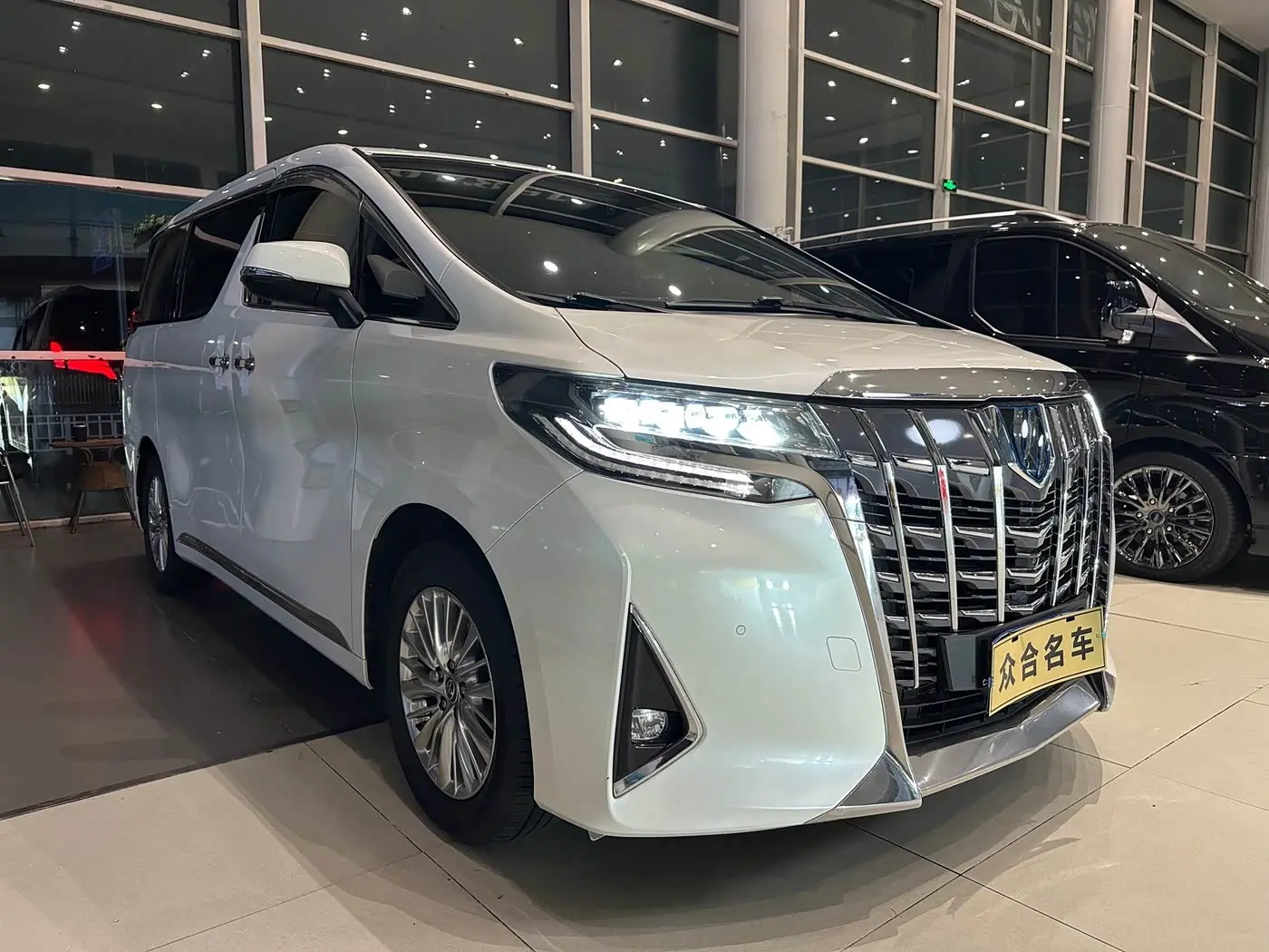 Toyota Alphard 2021 — Фото 3/20