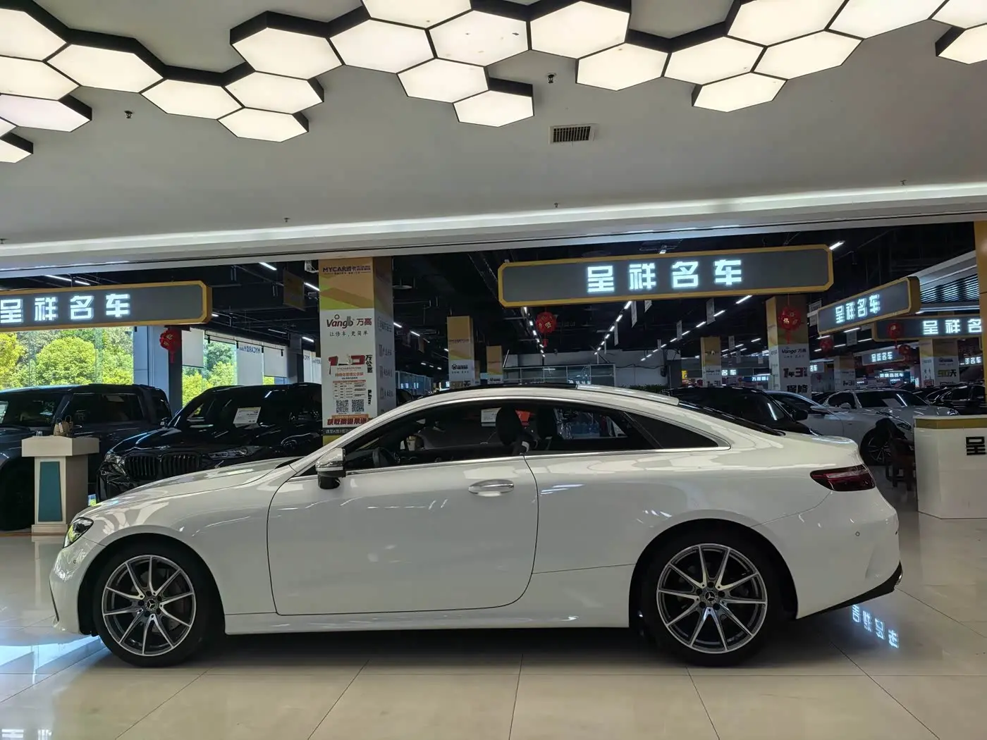 Mercedes-Benz E-Class 2023 — Photo 10/11