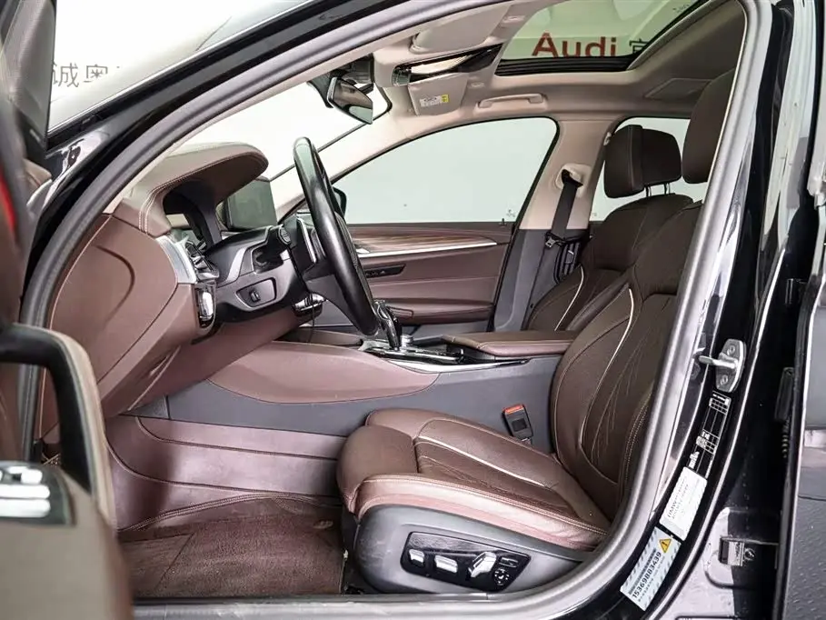 BMW 5 Series 2022 — Photo 10/20