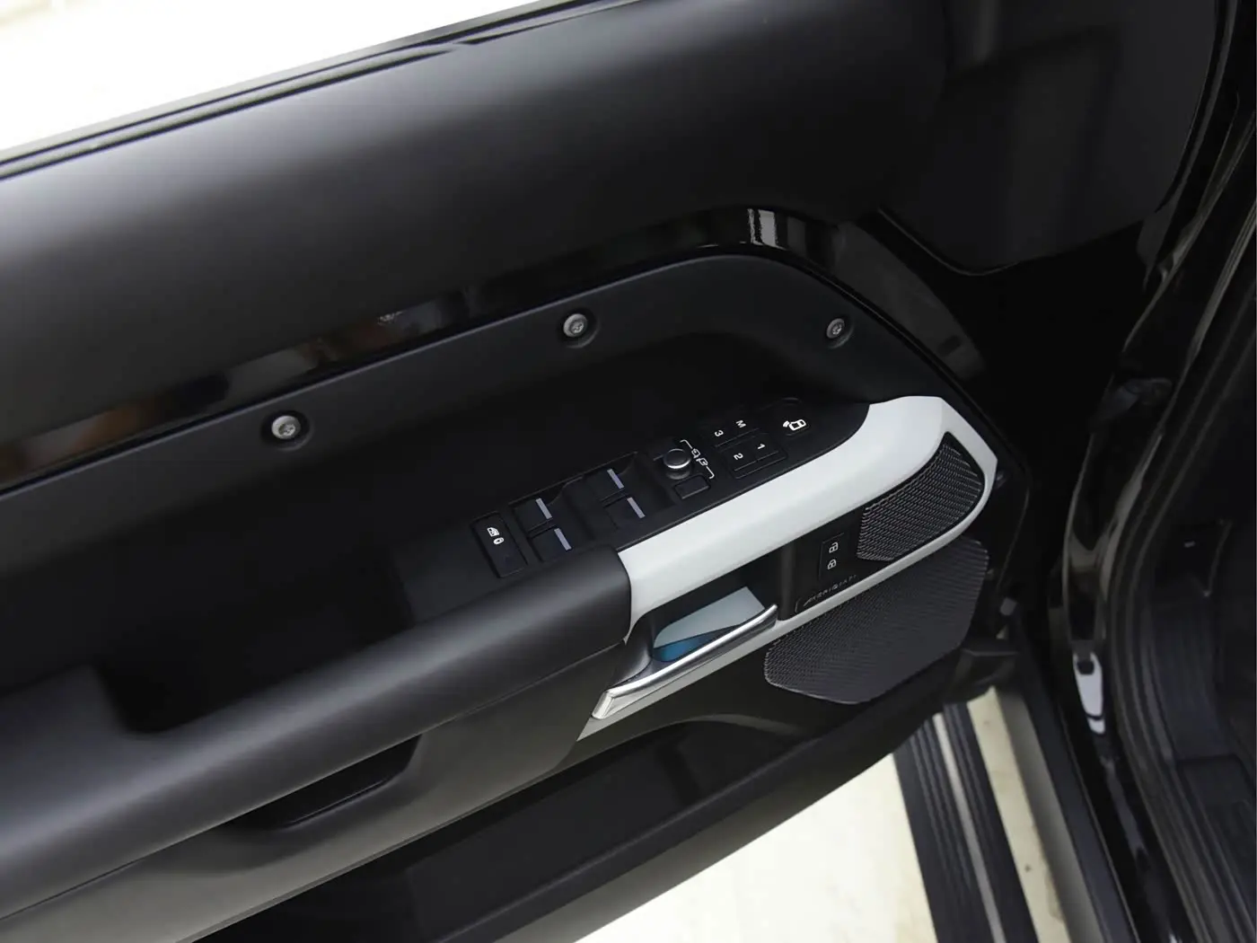 Land Rover Defender 2021 — Şəkil 8/16