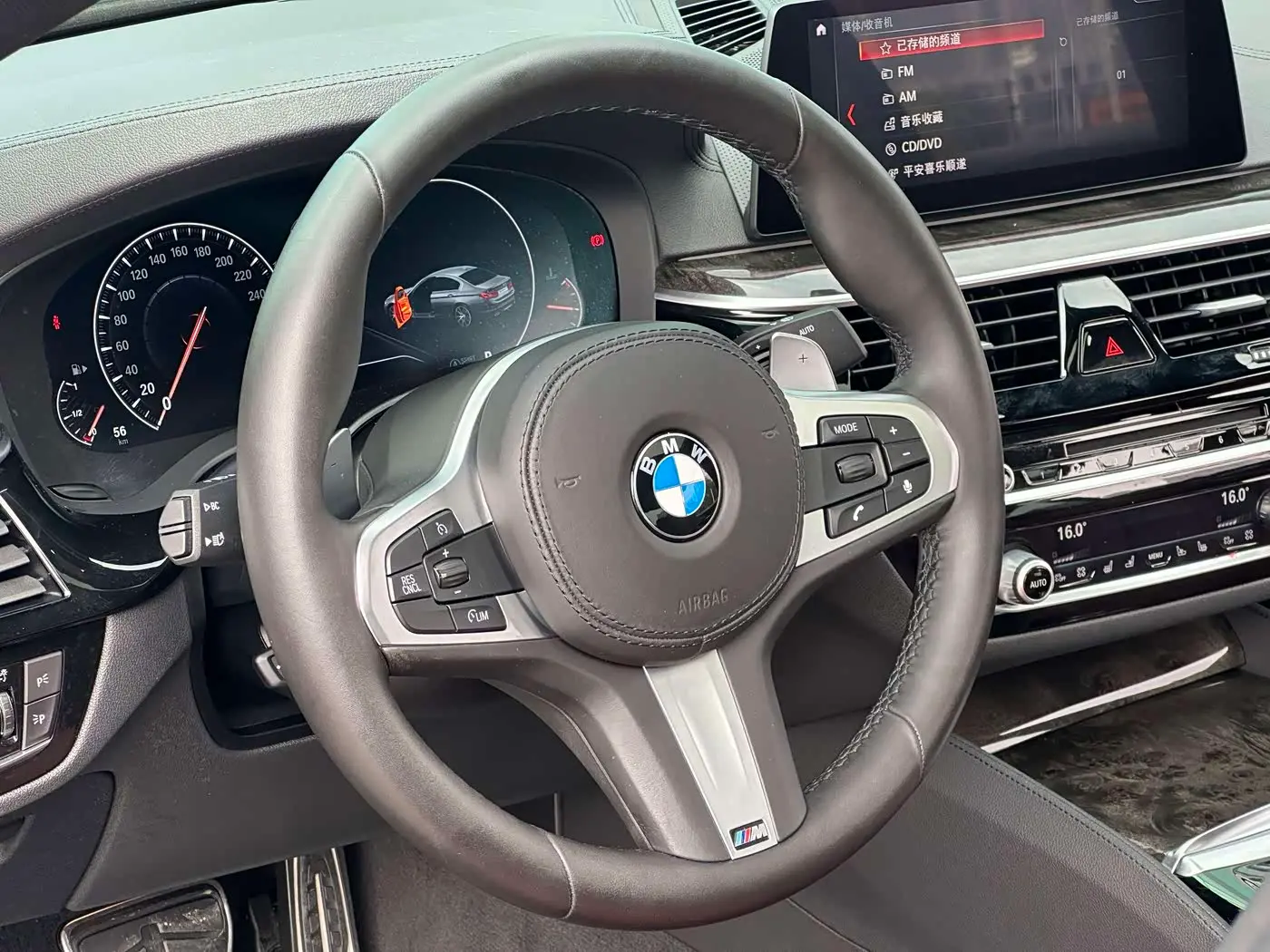 BMW 5 Series 2019 — Фото 10/20