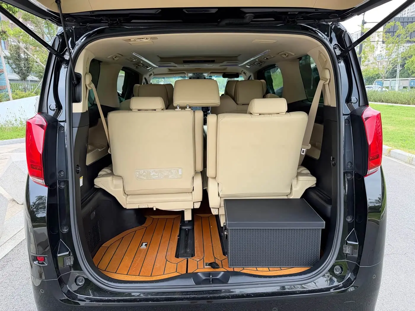 Toyota Alphard 2022 — Şəkil 19/20