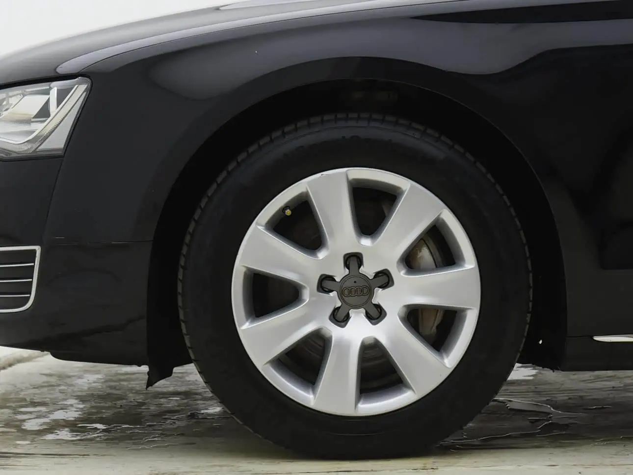 Audi A8 2013 — Photo 8/16
