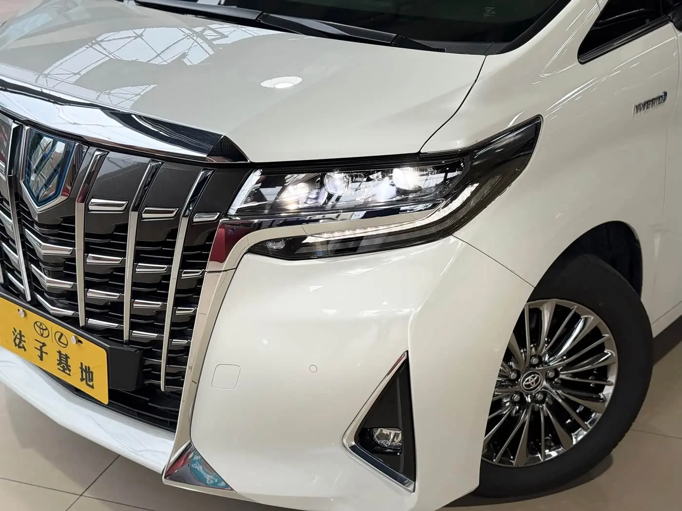 Toyota Alphard 2019 — Photo 5/20