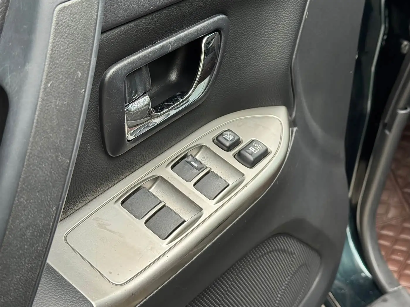Mitsubishi Pajero 2015 — Photo 8/20