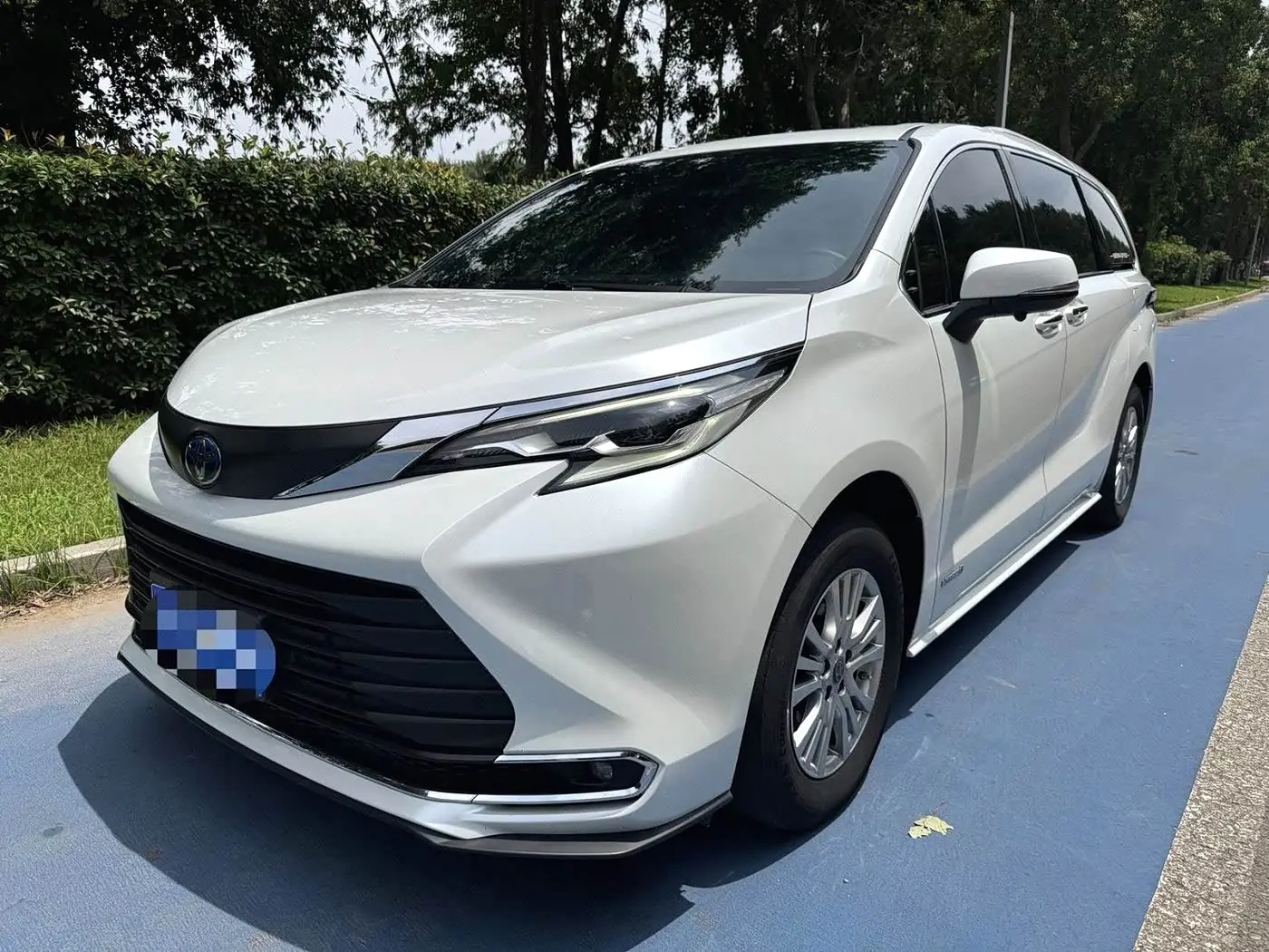 Toyota Sienna 2022 — Photo 1/7