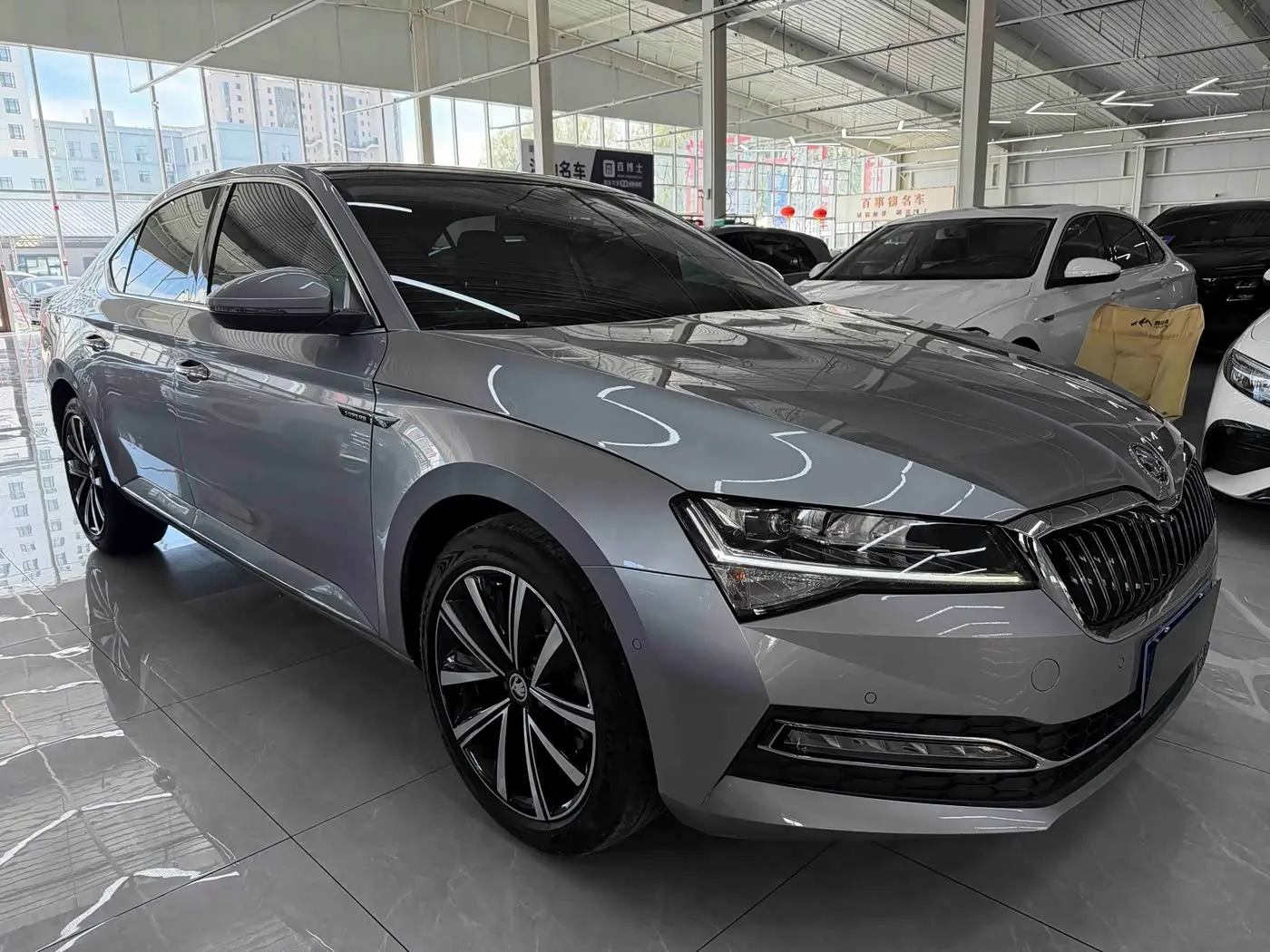 Škoda Superb 2022 — Фото 3/20