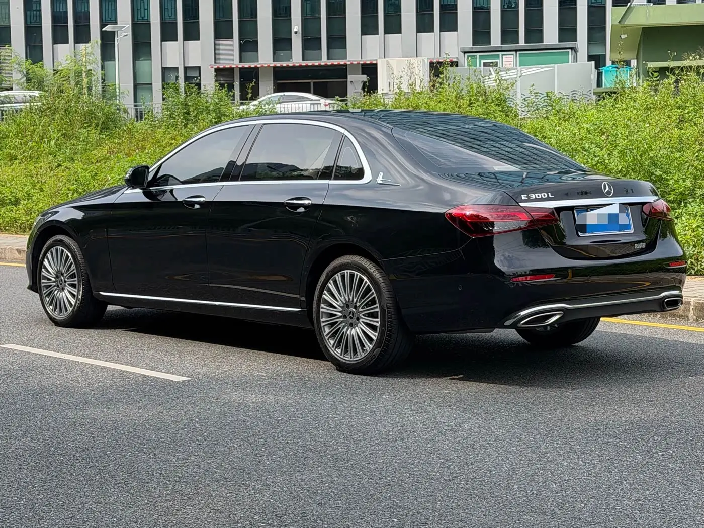Mercedes-Benz E-Class 2023 — Фото 6/11