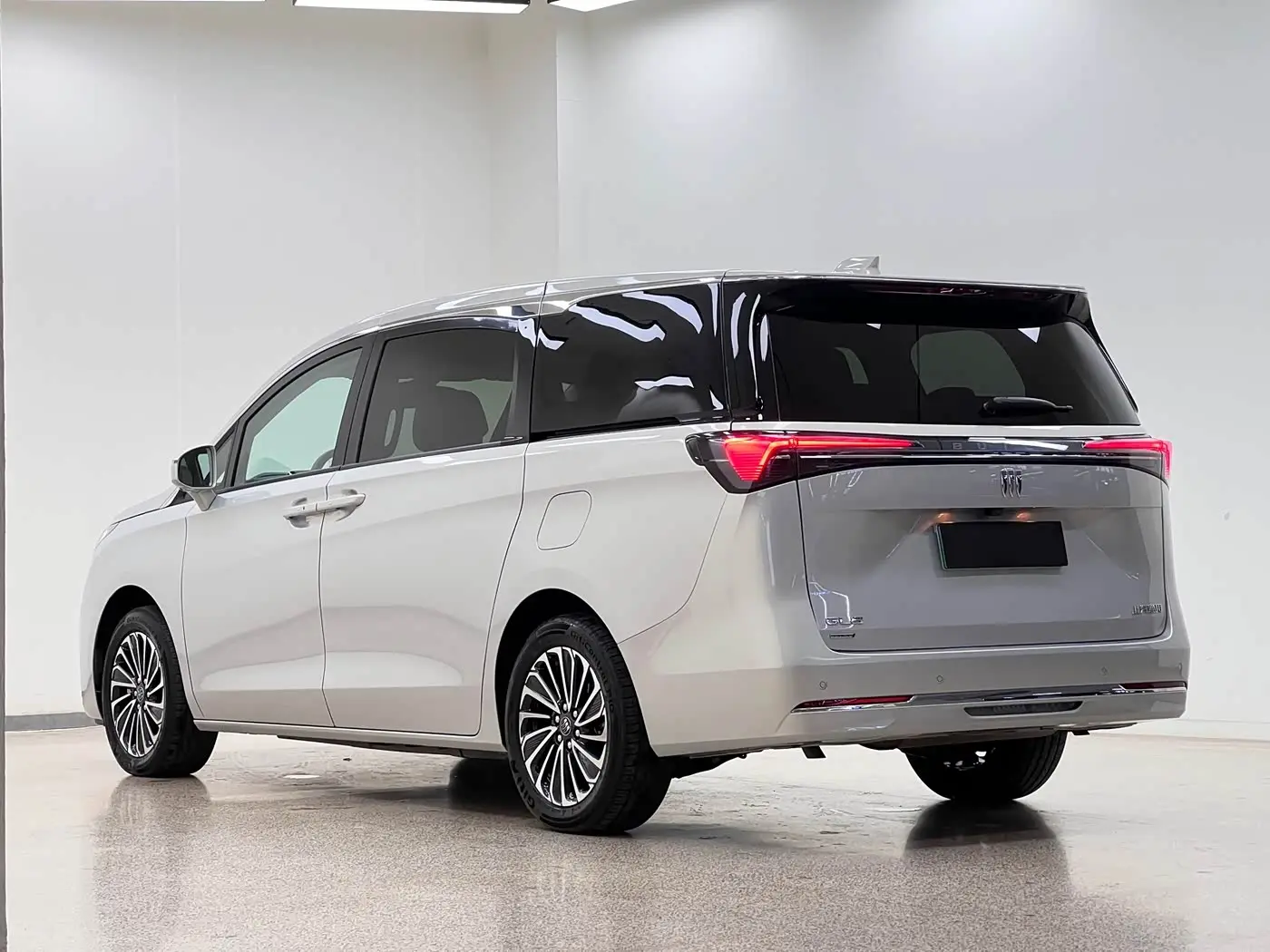 Buick GL8 New Energy 2025 — Фото 5/20