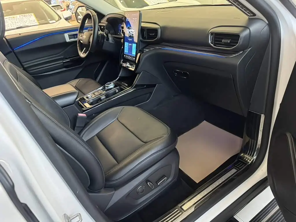 Ford Explorer 2021 — ფოტო 18/19