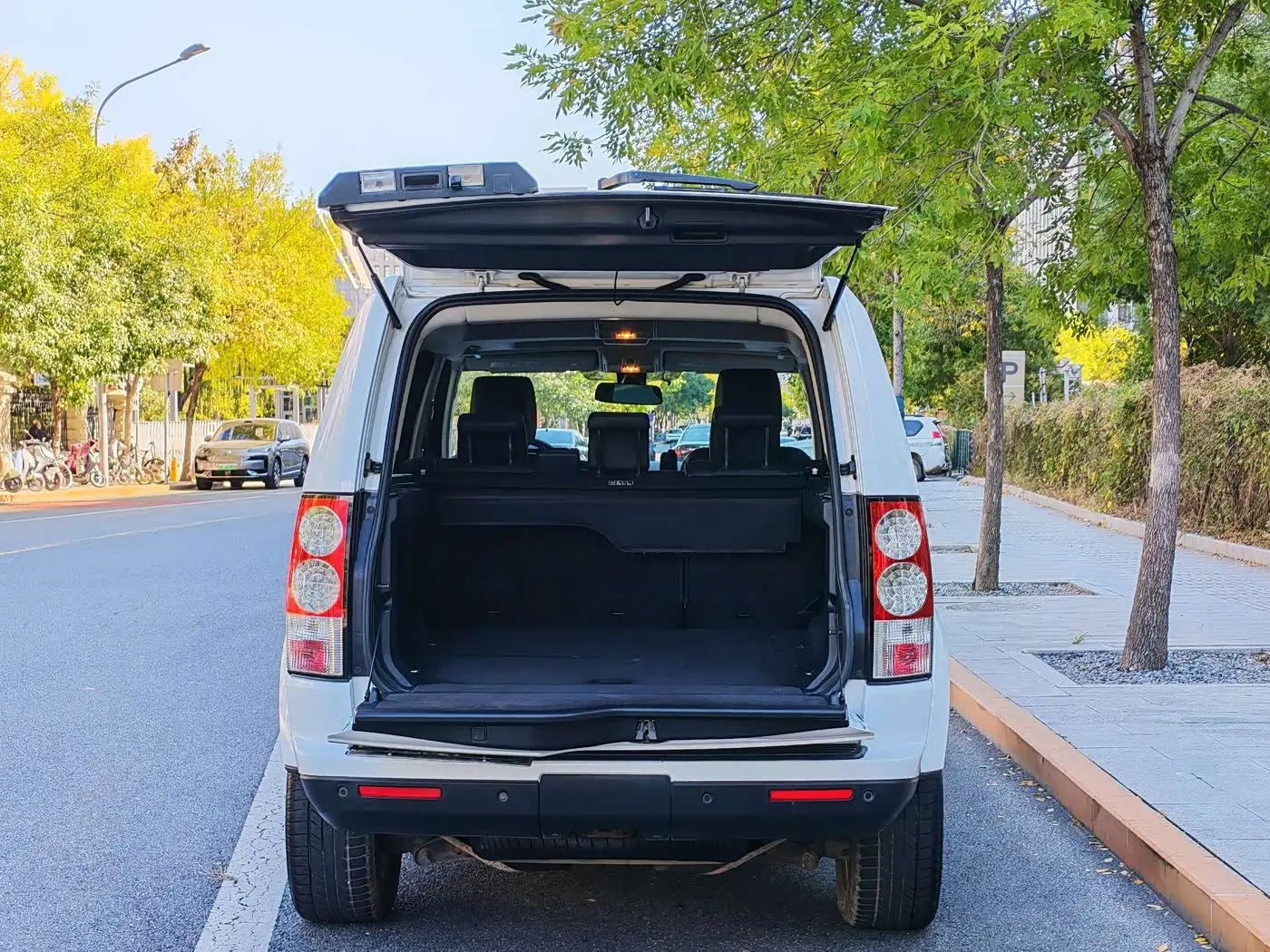 Land Rover Discovery 2012 — Photo 17/20