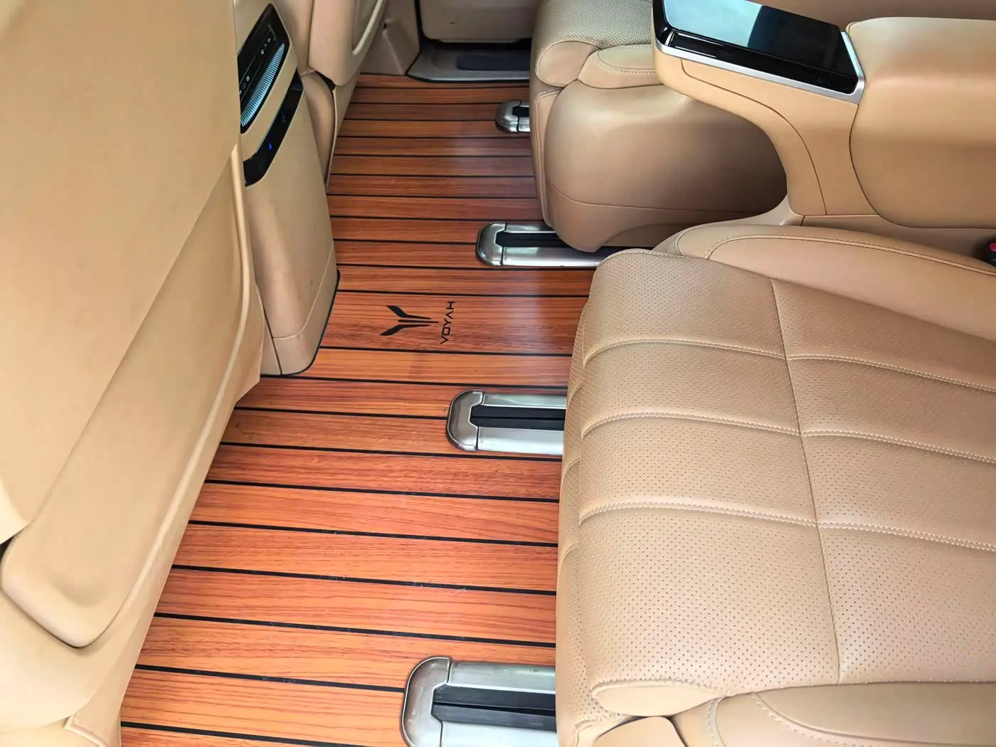 Voyah Auto Voyah Dreamer 2024 — Photo 11/20