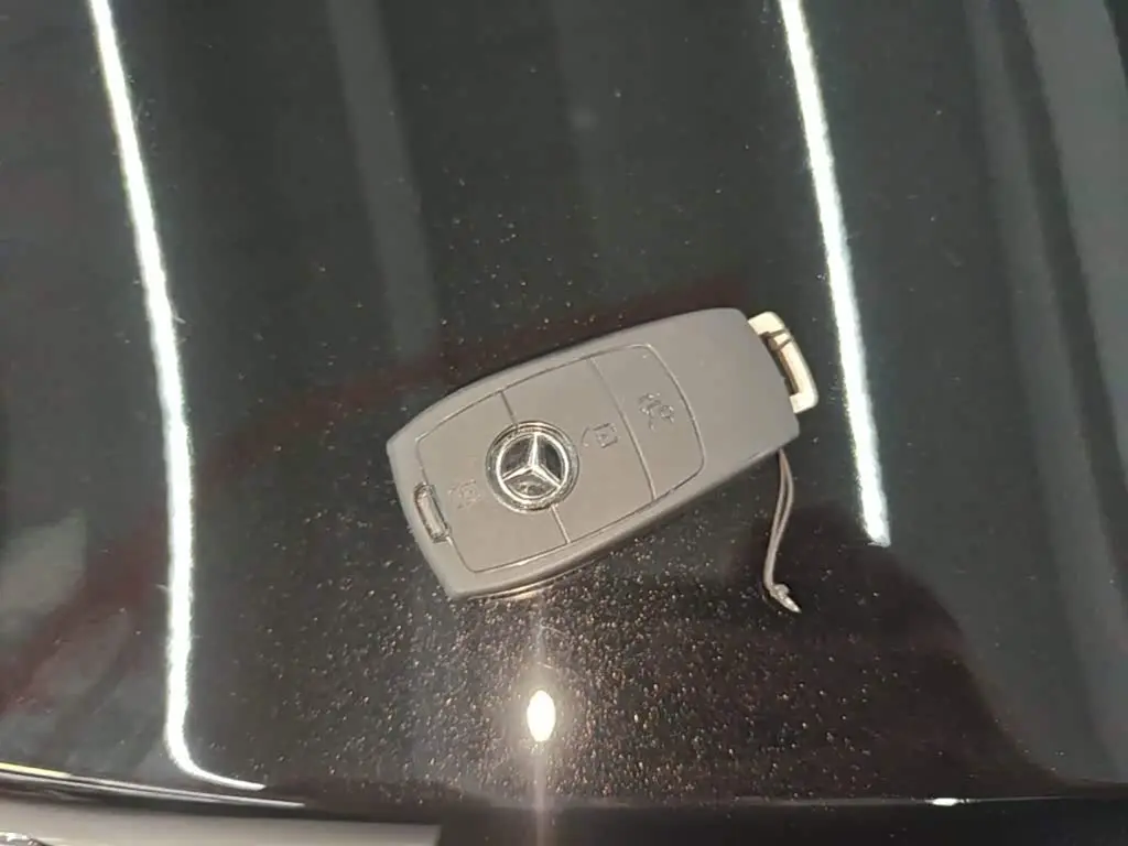Mercedes-Benz E-Class 2021 — Photo 8/19