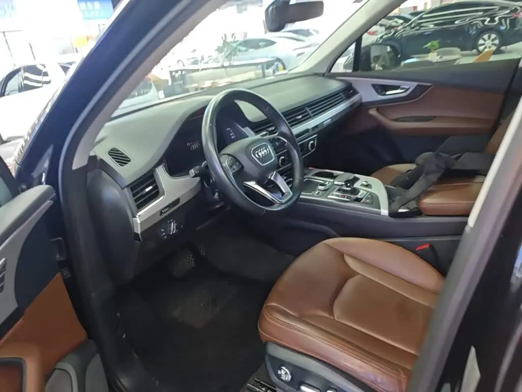 Audi Q7 2019 — Şəkil 14/19