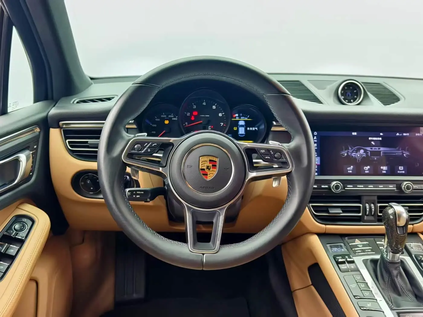 Porsche Macan 2021 — Photo 8/14