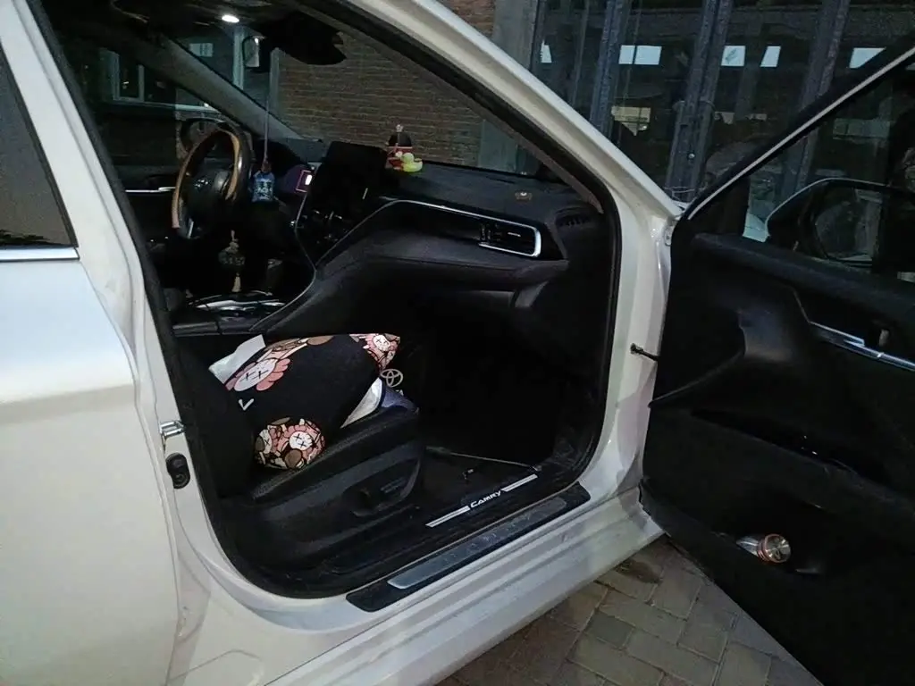 Toyota Camry 2021 — Photo 19/20