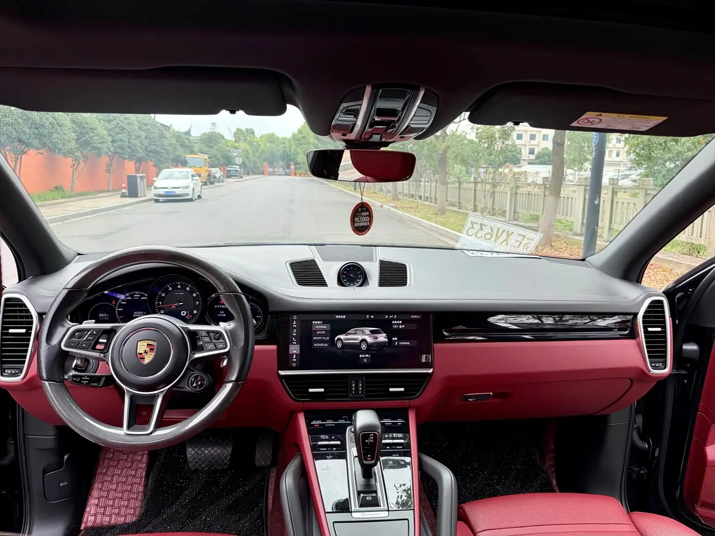 Porsche Cayenne 2021 — Photo 12/17