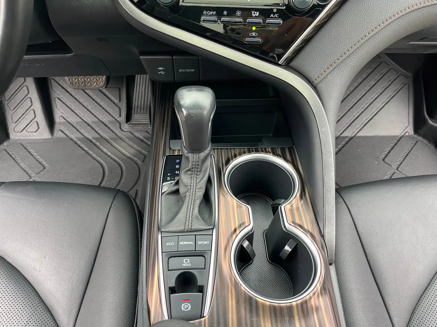 Toyota Camry 2019 — Photo 13/20