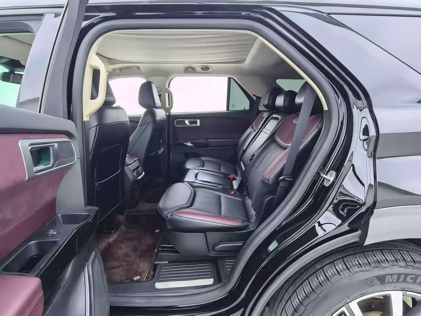 Ford Explorer 2023 — Photo 15/20
