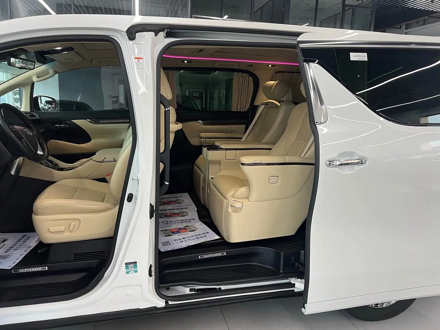 Toyota Alphard 2021 — Photo 10/18