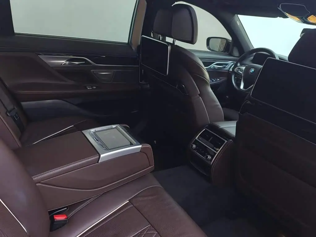 BMW 7 Series 2016 — Photo 13/20