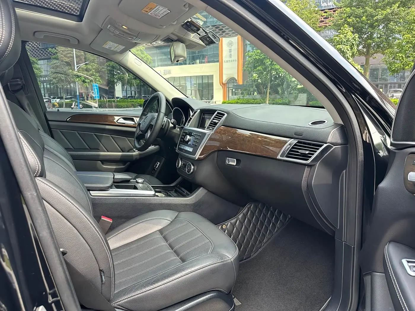 Mercedes-Benz GLS 2016 — Фото 8/20