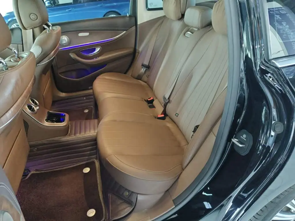 Mercedes-Benz E-Class 2021 — Photo 17/20