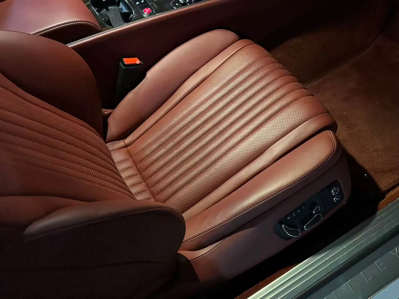 Bentley Continental 2017 — Фото 18/20