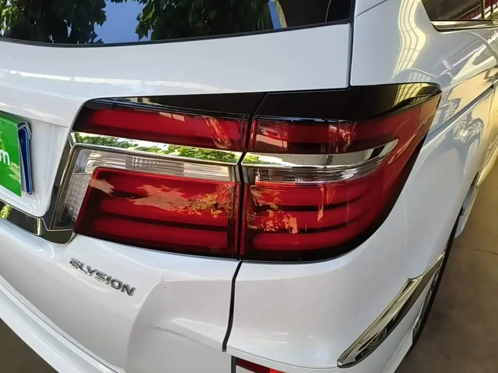 Honda Elysion 2018 — Photo 8/20