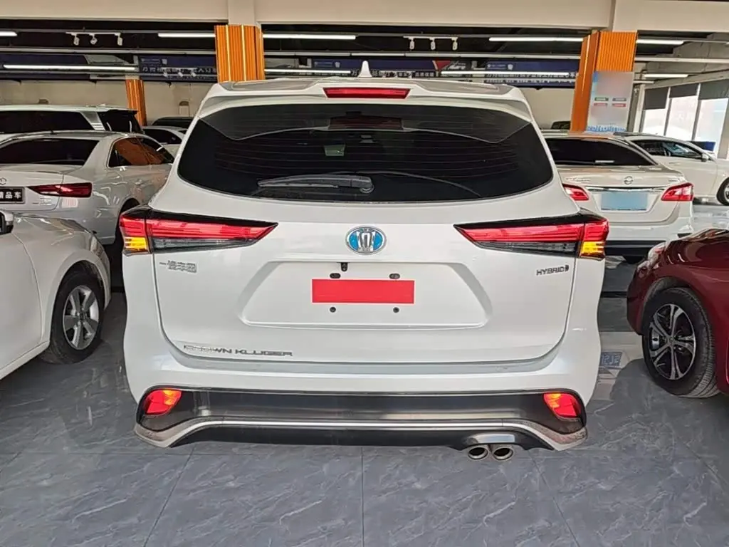 Toyota Crown Kluger 2022 — Photo 5/19
