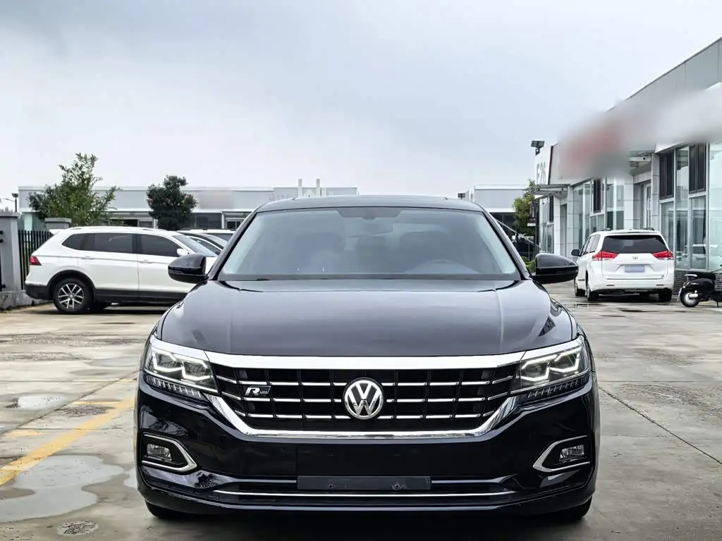 Volkswagen Passat 2019 — Photo 3/12