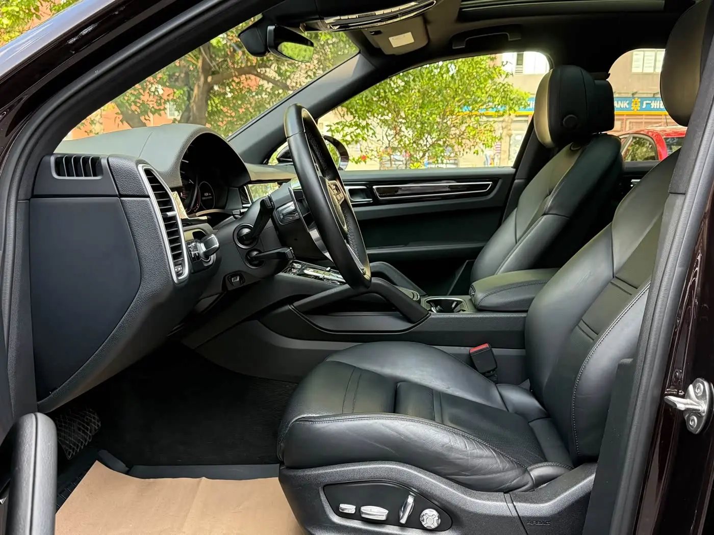 Porsche Cayenne 2018 — Фото 15/20