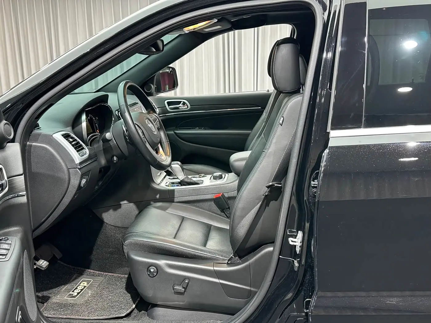 Jeep Grand Cherokee 2022 — Photo 10/20
