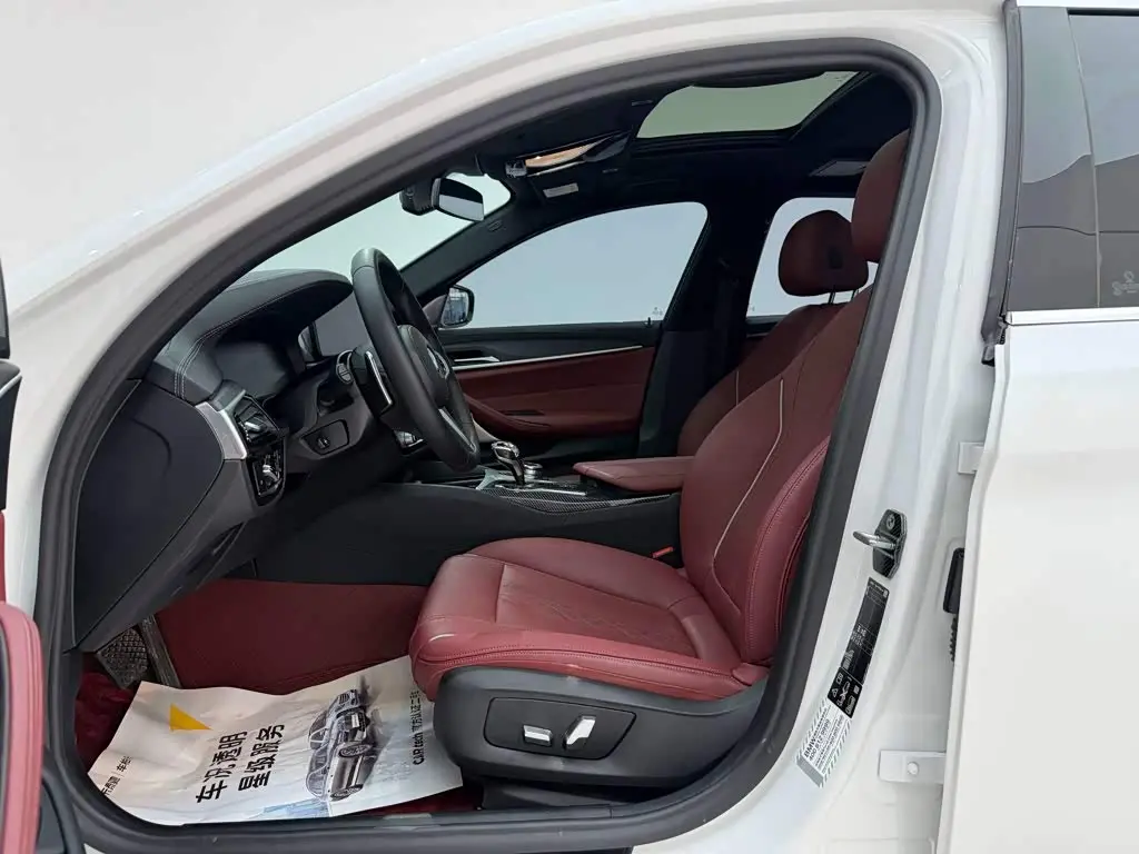 BMW 5 Series 2022 — Şəkil 17/20