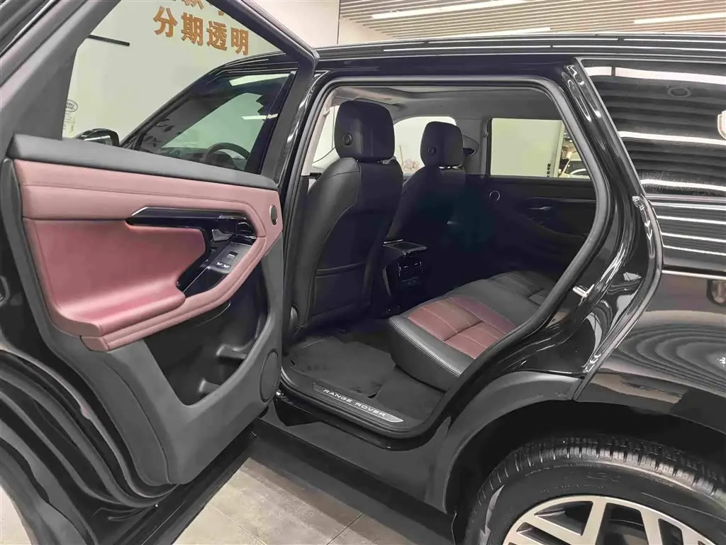 Land Rover Range Rover Evoque 2024 — Фото 11/17